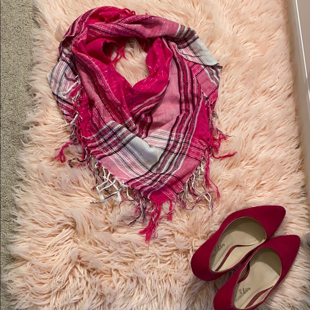 Scarf - Picture 2 of 3